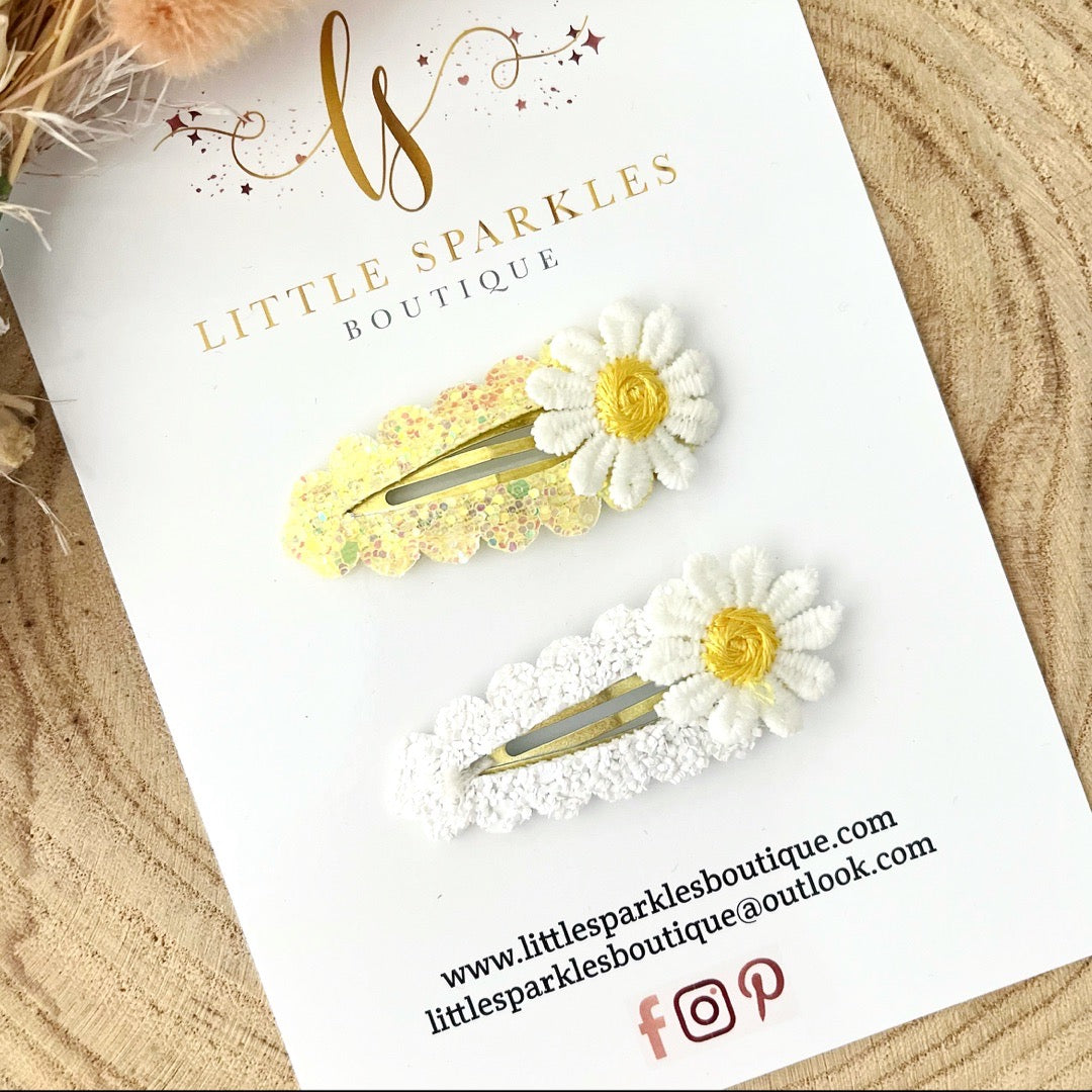 Daisy Fringe Clip