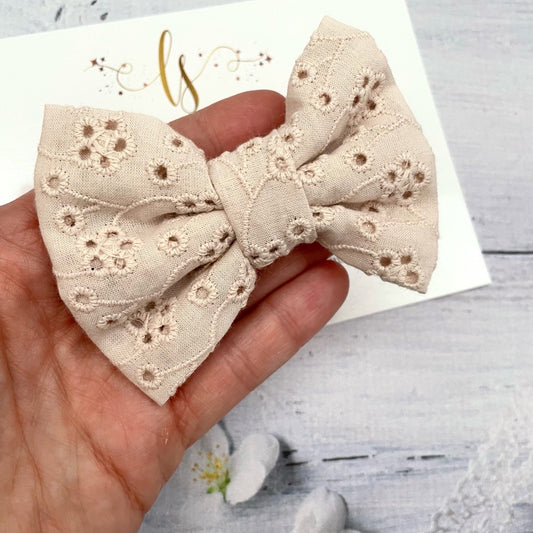 Beige broderie anglaise bow