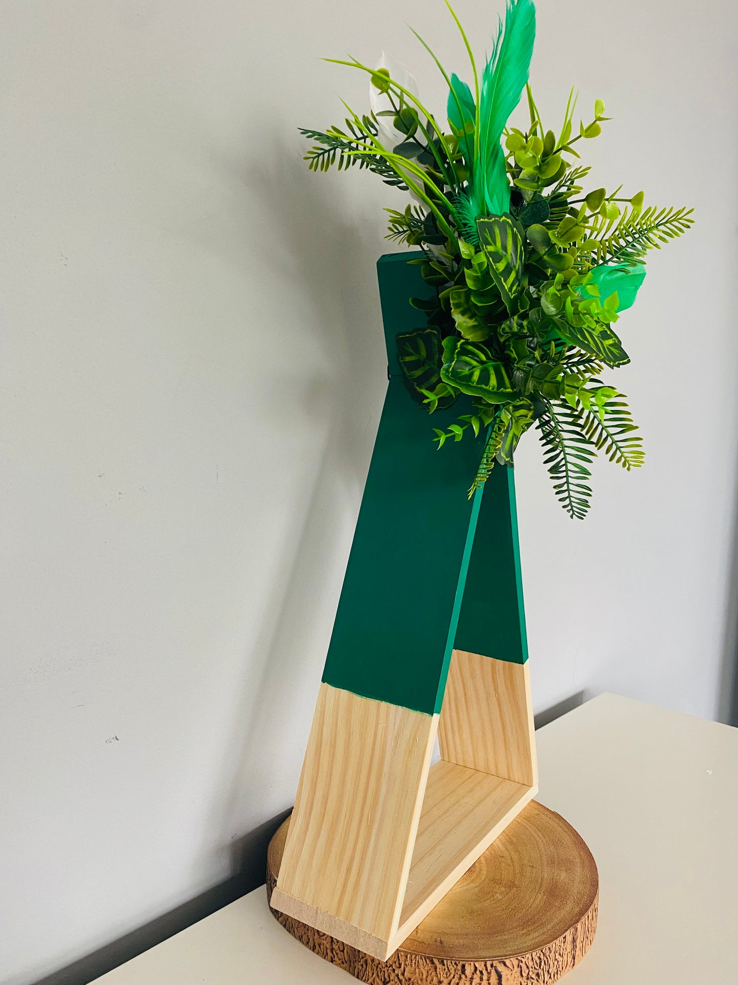 Tee pee jungle triangle shelf