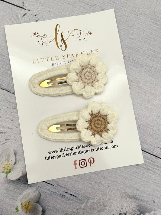 Neutral Daisy Crochet Clip Set